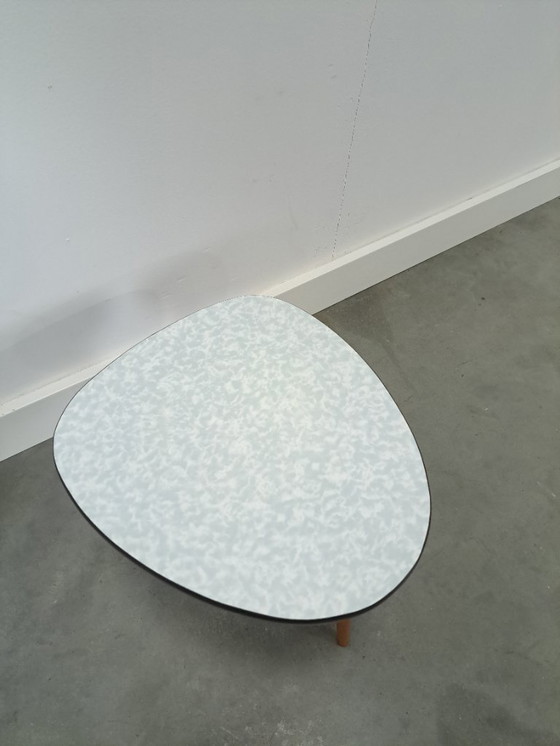 Image 1 of Mesa auxiliar para plantas con tablero de fórmica azul claro blanco, n.º 30