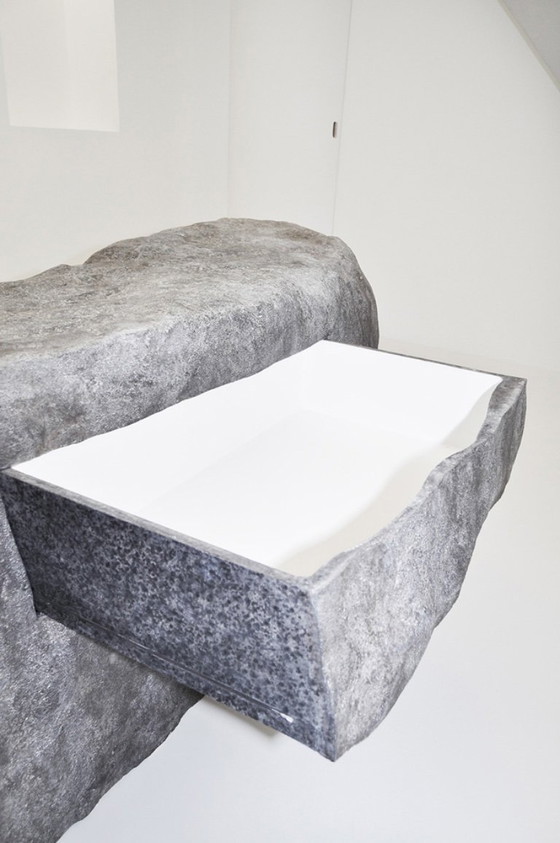 Image 1 of Cómoda de imitación de roca