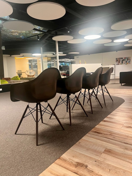 4x Vitra Eames Fiberglass Armchair DAW, Dining chairs, Wood, Grey (photo 8 of 14)