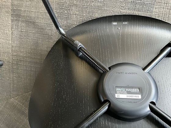 Image 1 of Suite di 6 sedie Fritz Hansen, modello Grand Prix, nero e cromo Frêne