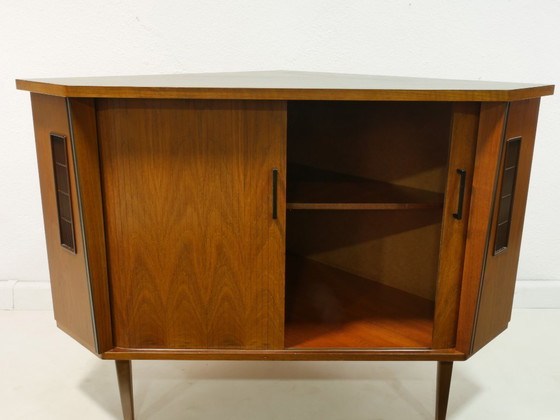 Image 1 of Vintage hoekkast / tv-meubel, walnootfineer, jaren 60, Mid Century, Duitsland