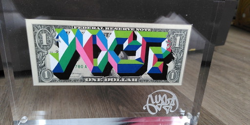Pintura "1D-Wxyz-8" de Wxyz en un billete de dólar