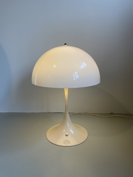 Lampada da tavolo Panthella di Louis Poulsen