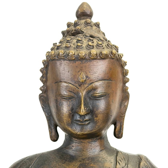 Monumentale 18e-eeuwse Boeddha Shakyamuni uit Ladakh — Vuurverguld Brons – Beeldhouwkunst (photo 10 of 11)