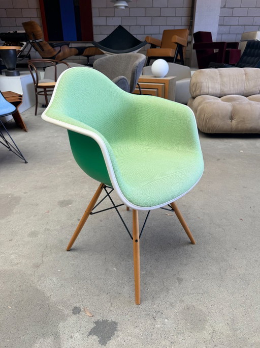 Vitra Eames DAW fully upholstered – eetkamerstoelen, Metal, Plastic (photo 2 of 10)