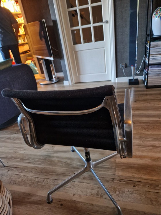 4 x Vitra EA 108 vergaderstoelen – Textile, Aluminium (photo 4 of 7)