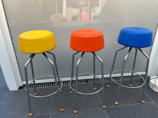 3 taburetes de bar estilo Memphis. – barkrukken, Leather