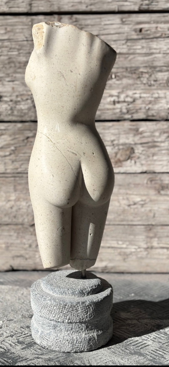 Image 1 of Beautiful marble statue on a pedestal, total height 52 cm