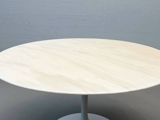 Image 1 of Primera serie de la mesa Tulip de Eero Saarinen para Knoll International, 1956