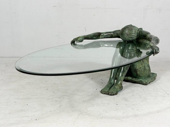 Image 1 of Mesa auxiliar/de centro escultórica con escultura de una mujer desnuda, bronce, Francia, década de 1980.