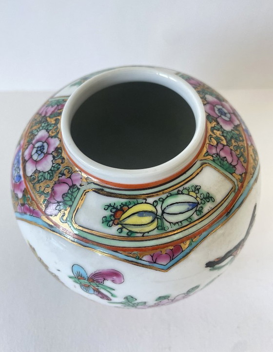 Image 1 of Vintage hand-painted Chinese vase / ginger jar Famille Rose