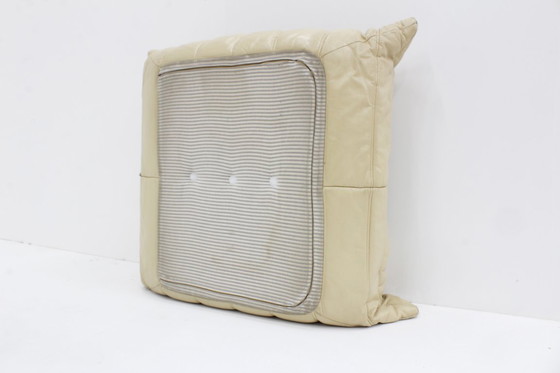 Image 1 of Pouf vintage Togo Ligne Roset in pelle beige