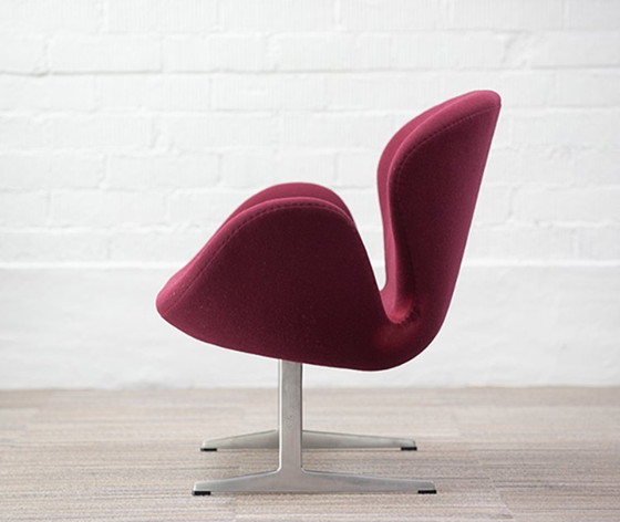 Image 1 of Fritz Hansen Schwanen-Sofa, 2-Sitzer