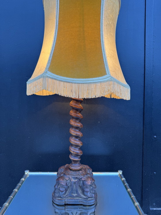 Image 1 of Antike geschnitzte Holzlampe mit einem Gesicht
