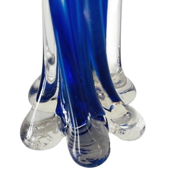 Image 1 of Vase vintage en verre bleu torsadé, style milieu du siècle, années 1950