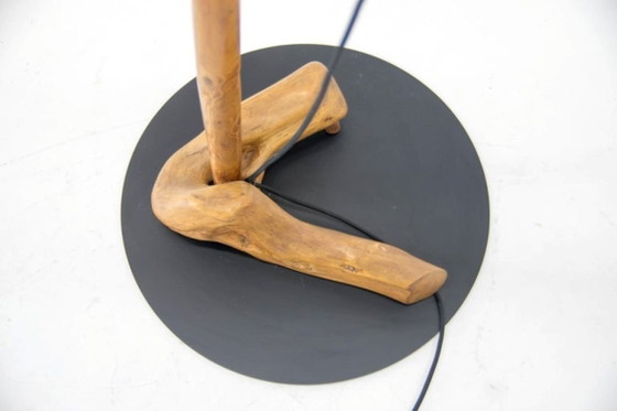 Image 1 of Skulpturale Stehlampe aus Holz und Furnier im Stil der Mid-Century-Moderne der 1960er Jahre.