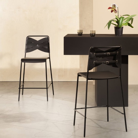 Image 1 of Taburete de bar Torso de Design House Stockholm, cuero negro y madera