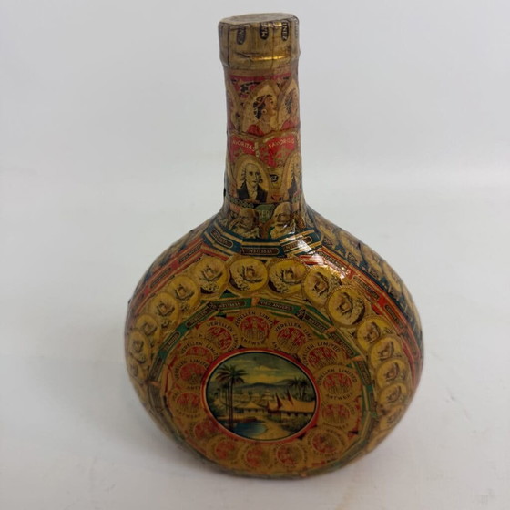 Arte collage, una fiaschetta ricoperta di fascette di sigaro – Bicchieri e caraffe, Carta (photo 6 of 15)