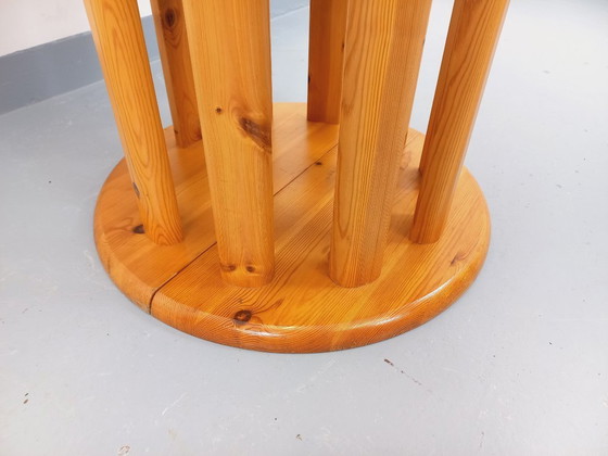 Image 1 of Table à manger ronde scandinave vintage style Rainer Daumiller en pin des années 60 70 avec rallonges