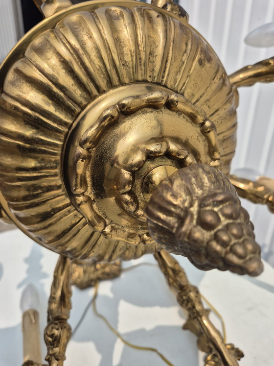 Image 1 of Prachtige gedecoreerde nederlandse massieve  bronzen kroonluchter 