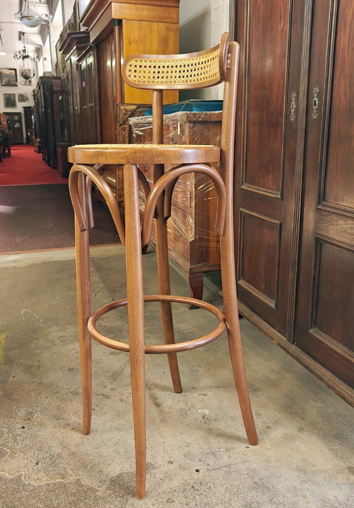 Juego de 3 sillas de madera curvada y mimbre, estilo Thonet italiano de mediados de siglo. – barkrukken (photo 2 of 8)