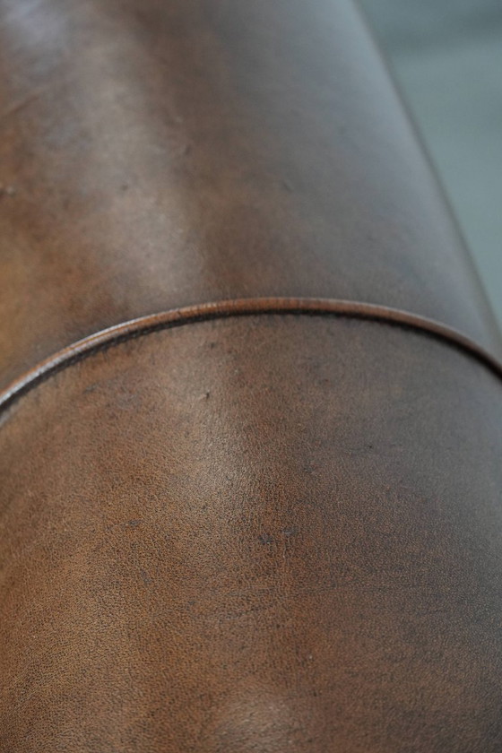 Image 1 of Vintage stoere 2-zits clubbank gemaakt van schapenleer