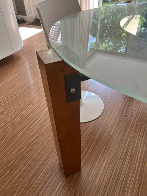 Design round dining table