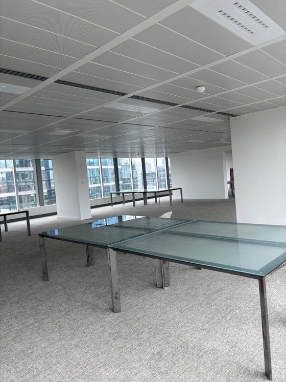 Image 1 of Scrivania in vetro ODILE DECQ con gambe in metallo