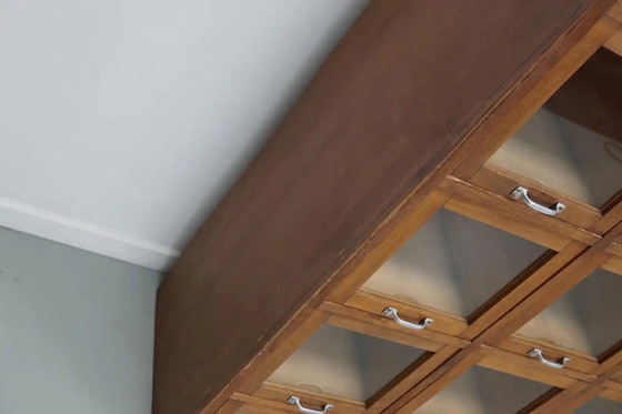 Image 1 of Großer, antiker deutscher Kurzwarenschrank/Vitrinenschrank aus Buchenholz, 1950er Jahre