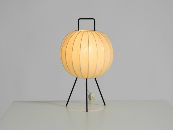 Image 1 of Rarissima e bellissima lampada da tavolo a bozzolo con treppiede in stile Mid-Century Modern.