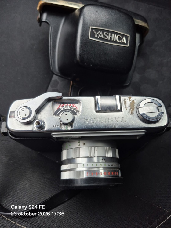 Yashica Fotokamera, Fotografie, Leder, Metall, Schwarz (Foto 4 von 6)