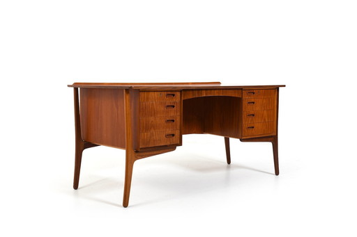 Svend Åge Madsen organisch gevormd teakhouten bureau 1960