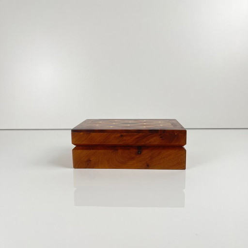 Oriental marquetry box from Jordan, late 20th century