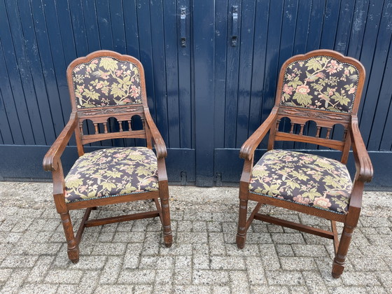 Ensemble de deux fauteuils anciens français ornés de tapisseries à motifs d'oiseaux et de fleurs – Textile (photo 7 of 7)