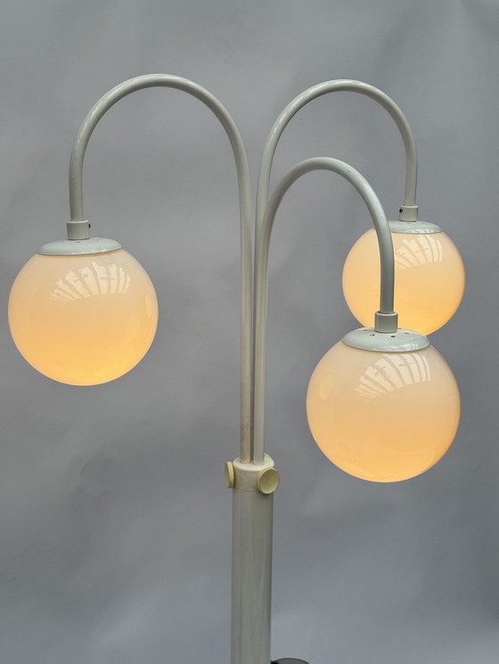 Image 1 of Grande lampe de table cascade en verre opalin – Design néerlandais des années 1970