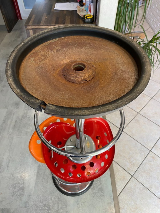 Image 1 of Auténtico taburete rojo para tractor, con diseño de cortacésped giratorio ajustable, de Etienne Fermigier Mirima, 1970.