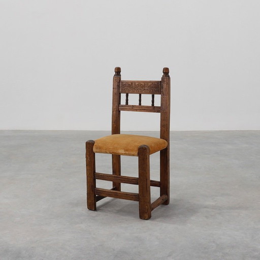 Sedia laterale spagnola in rovere intagliata a mano del XIX secolo con seduta in velluto