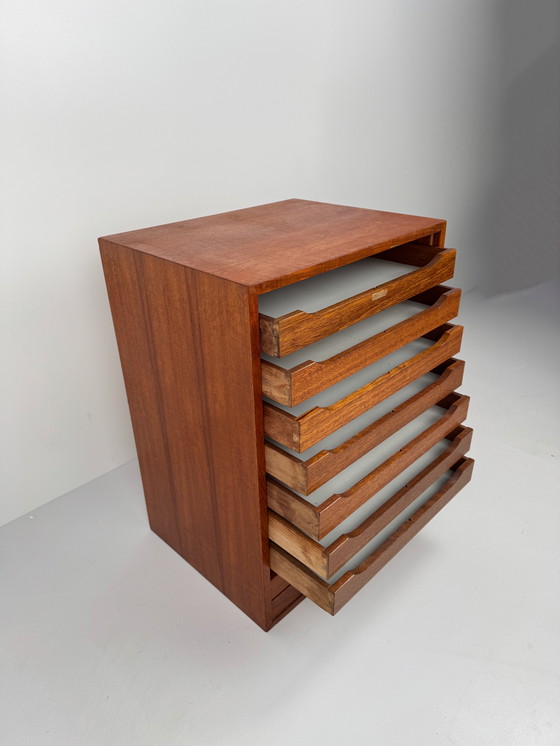 Image 1 of Mobile archivio danese vintage con anta a tamburo – Contenitore compatto in teak