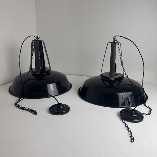 Paar oude geëmailleerde MAZDA Hanglampen 44 cm Industrieel