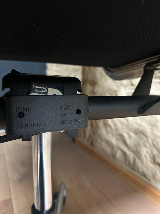 Sedia Vitra Eames Soft Pad in pelle nera (EA219) Prodotta in Norvegia, Sedie da ufficio, Alluminio, Nero (foto 6 di 8)