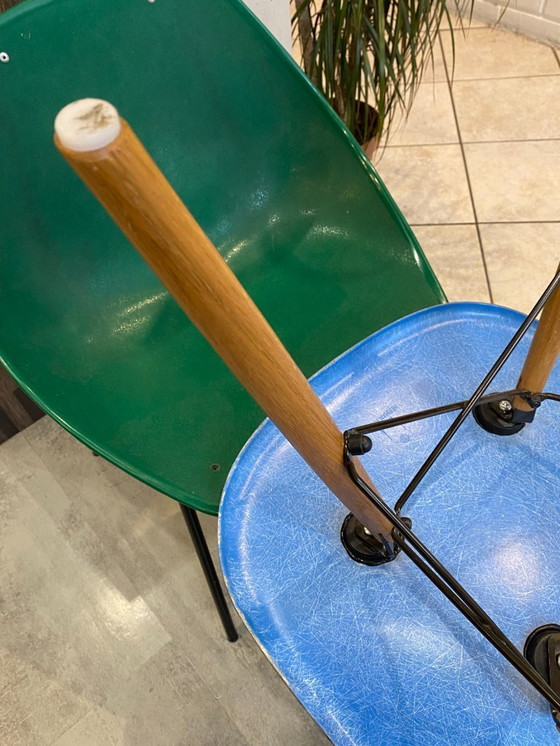 Image 1 of Sedia DSW, fibra blu turchese, Dowel oak, rovere chiaro, Eames Herman Miller, vintage anni '50