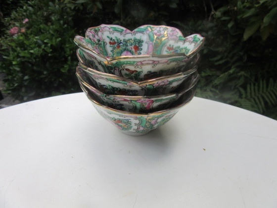 Image 1 of 4 petites coupes Famille Rose, style milieu du siècle