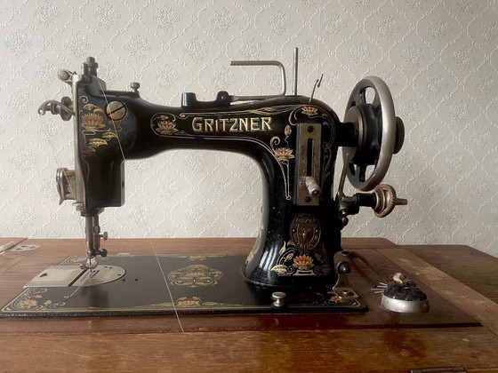 Image 1 of Art Nouveau naaimachine