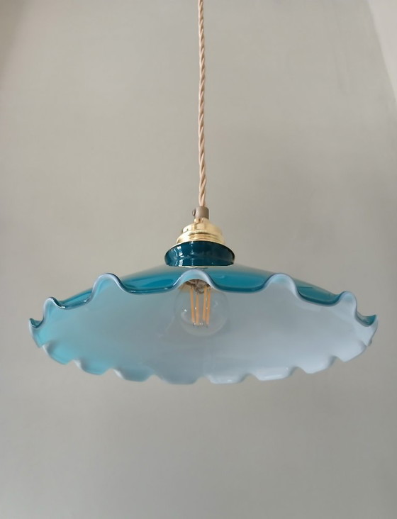 Image 1 of vintage groene opaline glazen hanglamp. Antieke plafondlamp in diep-groene kleur. 