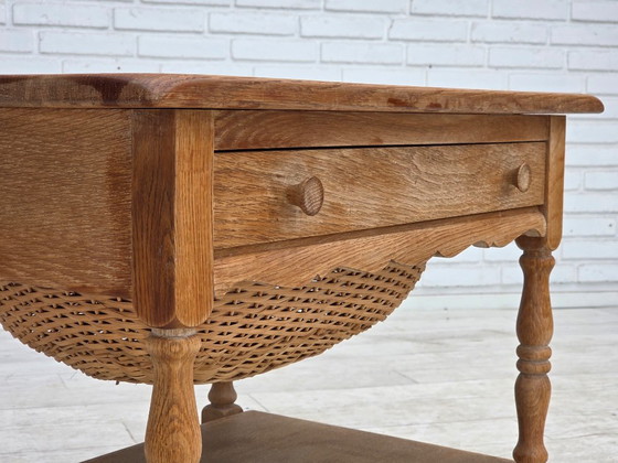 Anni '70, Tavolino scandinavo con cassetti, legno massello di rovere, rattan. – Tavolini (photo 20 of 21)
