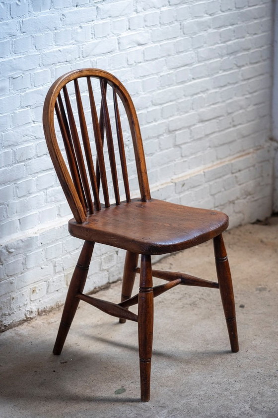Image 1 of Vroege Charles Gibbons Windsor-stoel van iephout, 1889, High Wycombe