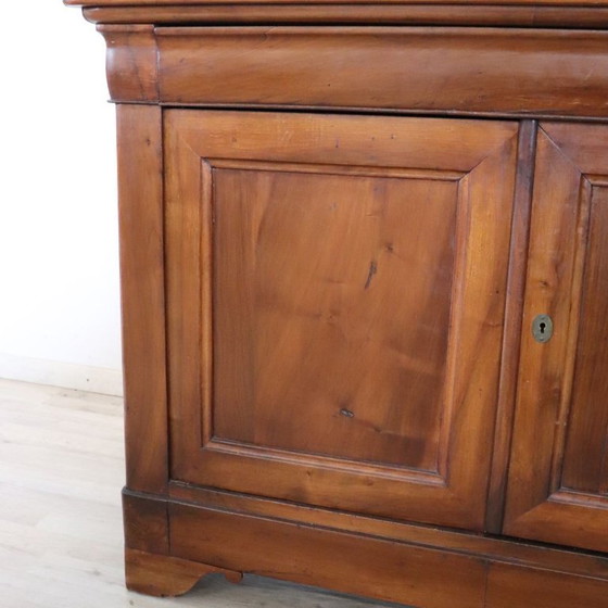 Image 1 of Antiek dressoir van massief walnotenhout, Italië, 19e eeuw.