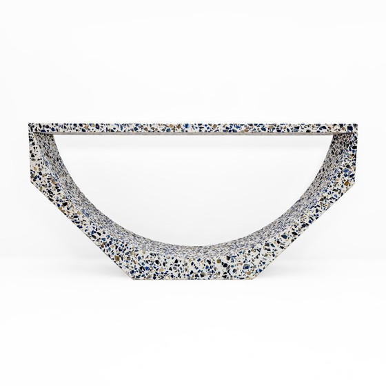 Image 1 of Mesa consola "Arcata" de diseño italiano en mármol terrazo blanco de Domus Studio