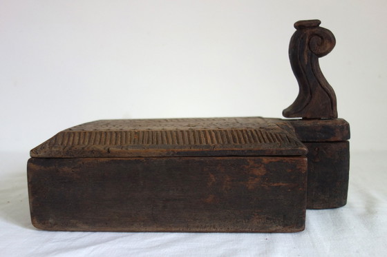 Image 1 of Boîte à Épices Sculptée à la Main, 19ème Siècle, Inde