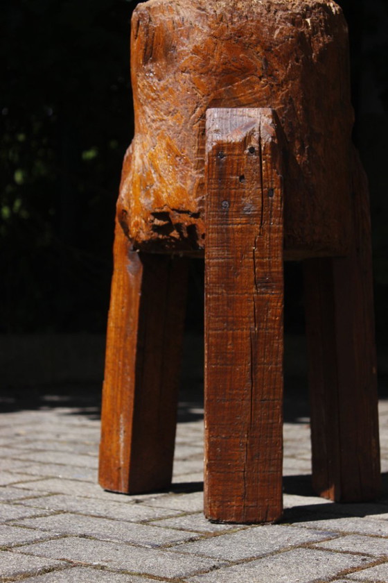 Image 1 of Dreibeiniger Ausstechblock Antiker Brutalismus aus Holz, 1890er Jahre